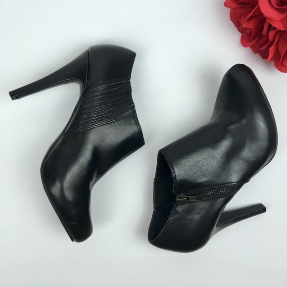 Nine & Co. Shoes - Nine & Co. Black Vegan Leather Booties Size 7